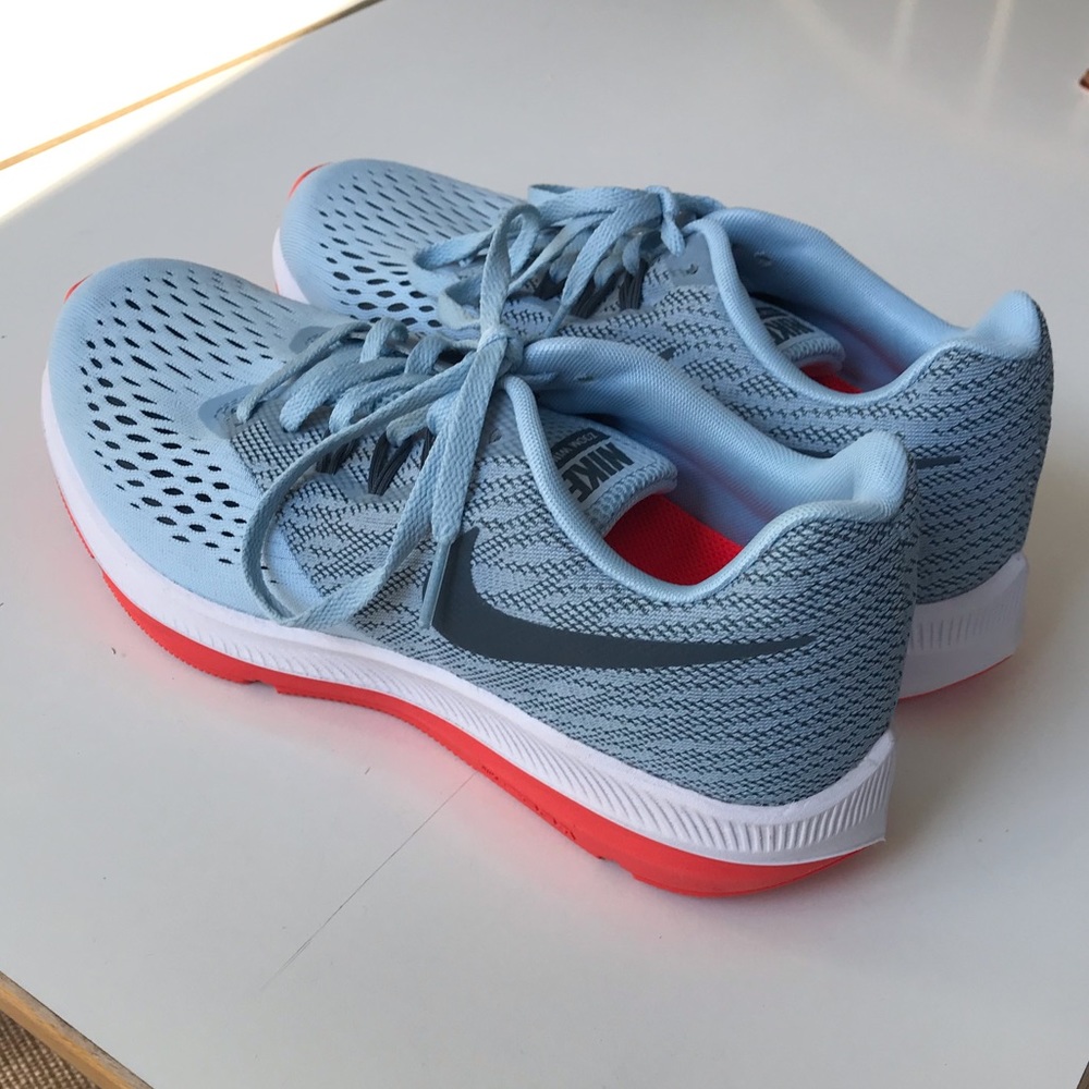 Women’s Nike running zoom winflo 4 size 9